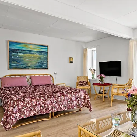 Beautiful In With House Sea View Apartment